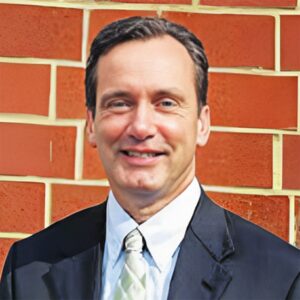 Dr. Brian Powderly oo madaxa ku dhuftay