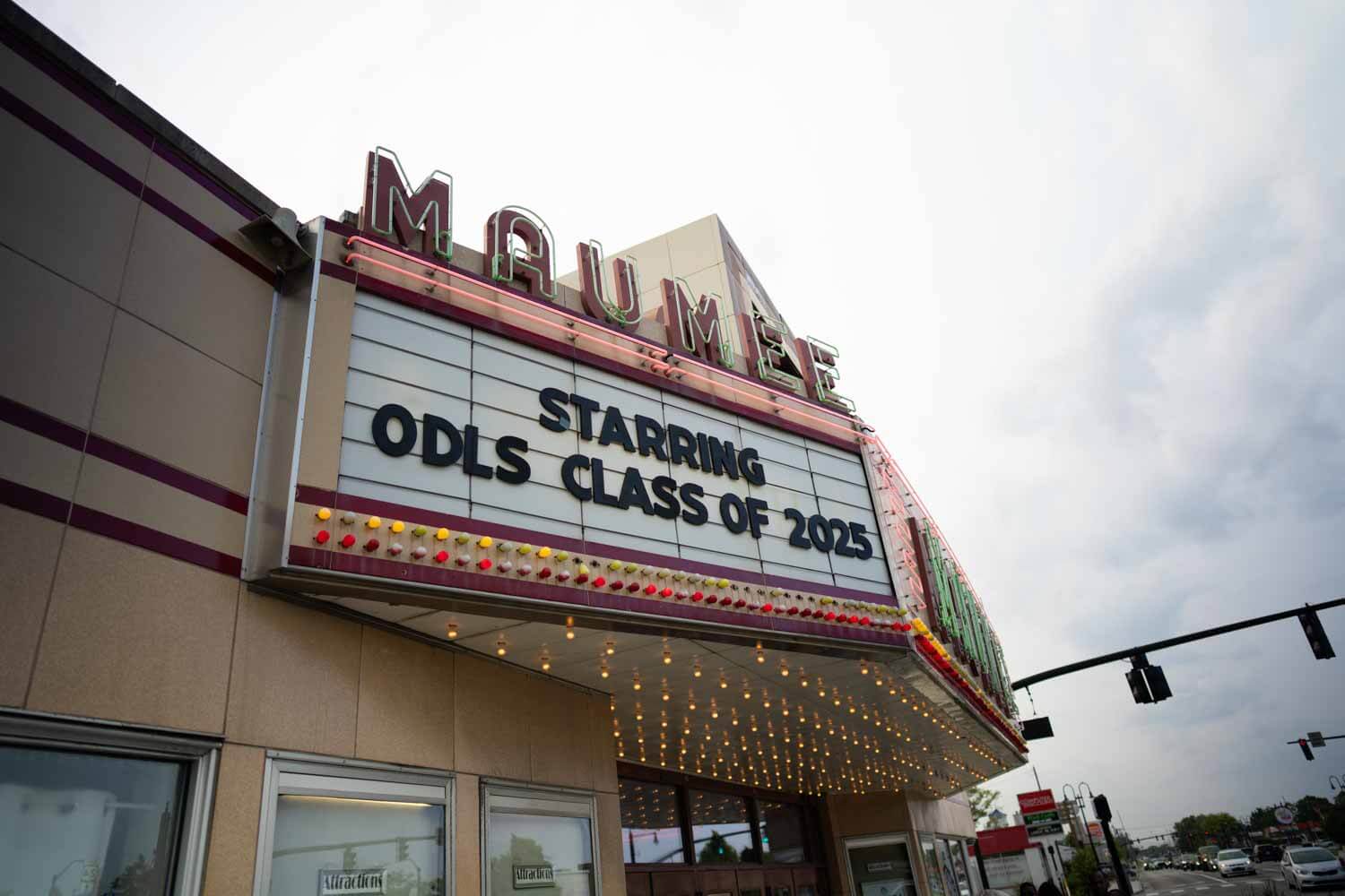 Marquee masraxa Vintage ee akhriska "Xiddiga ODLS Fasalka 2025" oo leh nalalka dhalaalaya.