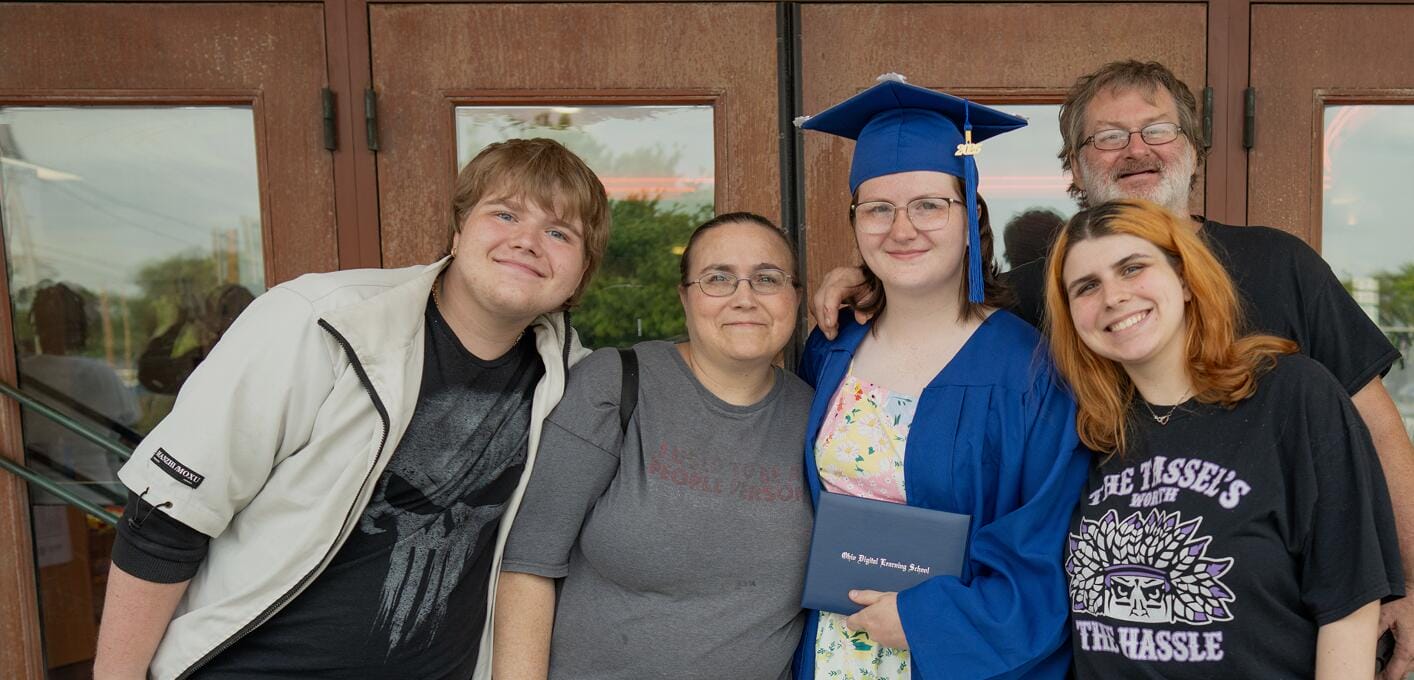 Ardayad qalin jabisay iyo qoyskeeda