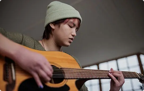 wiil gitaar ciyaaraya